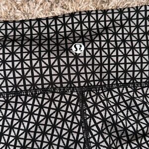 Lululemon 6 Wunder Under Pant Luon in Tri Geo Silver Spoon Black